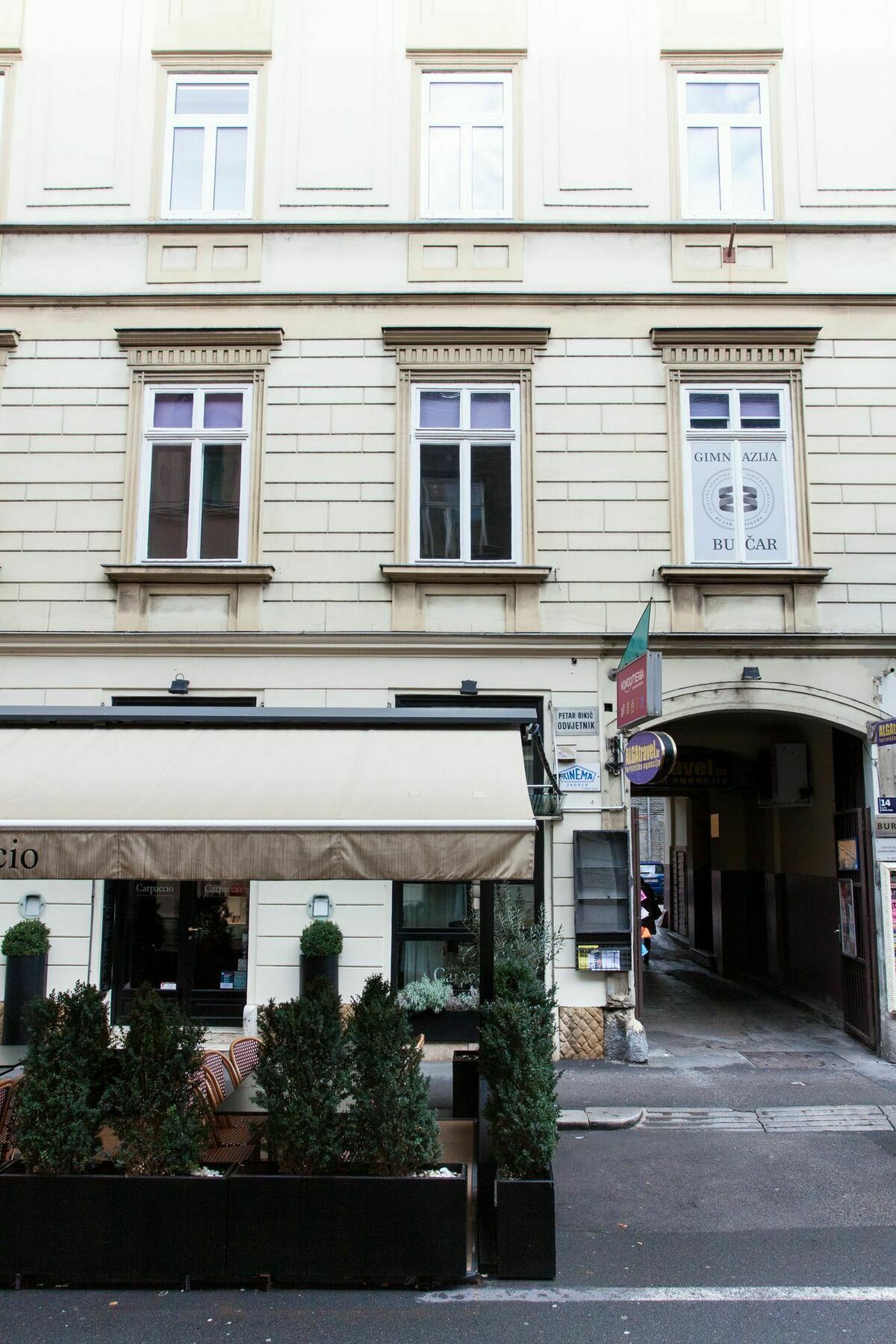 Tesla Boutique & Apartamento *